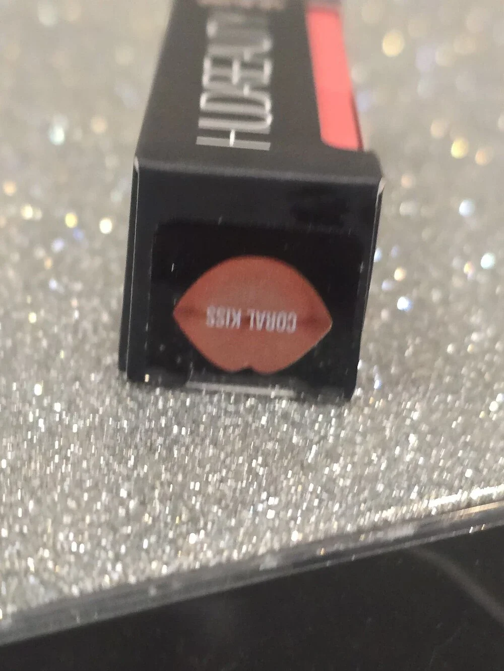 HUDA BEAUTY color coral